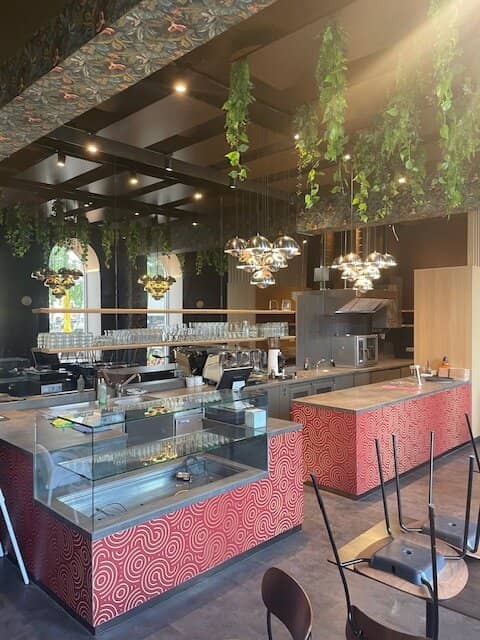 Neu adaptiertes Cafe Konditorei Restaurant auf frequentiertem zentralen Hauptplatz im 2. Bezirk