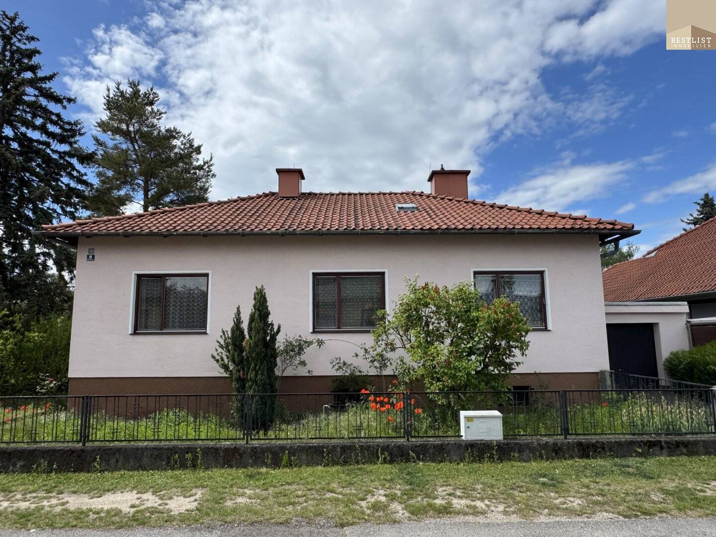 Charmanter Bungalow mit großem Garten und viel Potenzial in Felixdorf