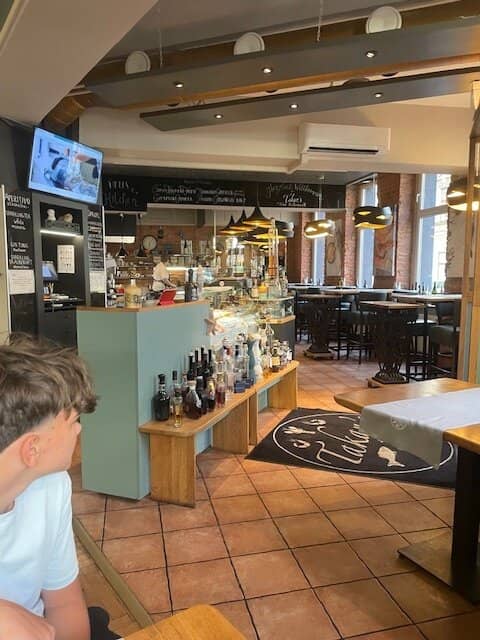 CORNER PREMISES GOOD FOOTFALL LOCATION Long-established specialty restaurant Corner premises in Vienna Währing