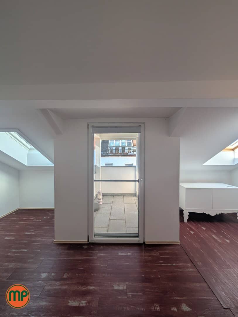 BESONDERE GELEGENHEIT: Maisonette DG-Wohnung mit Terrasse