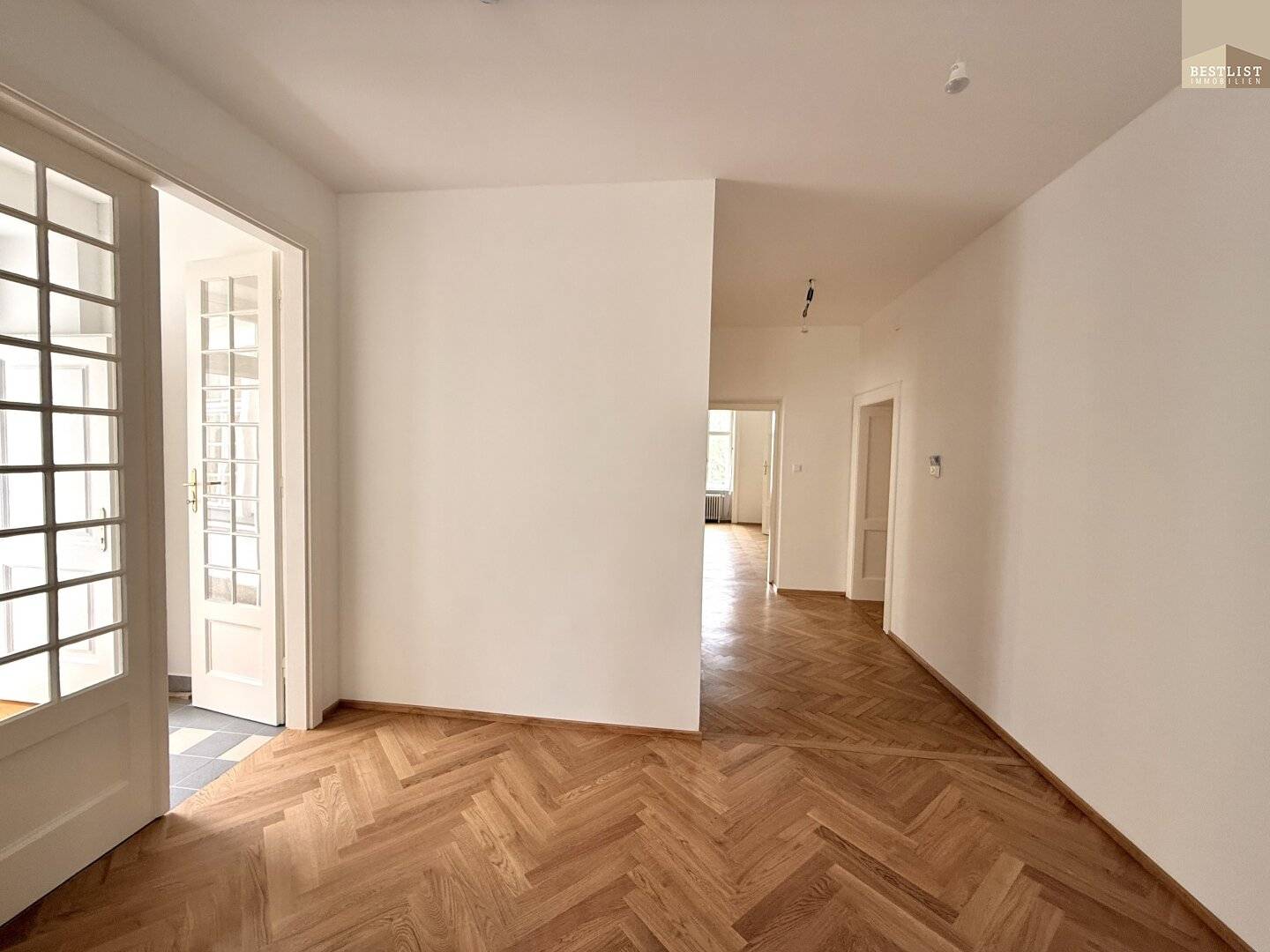 Representative practice and office space in prime location Baden, approx. 215.38 m² with terrace and versatile room layout