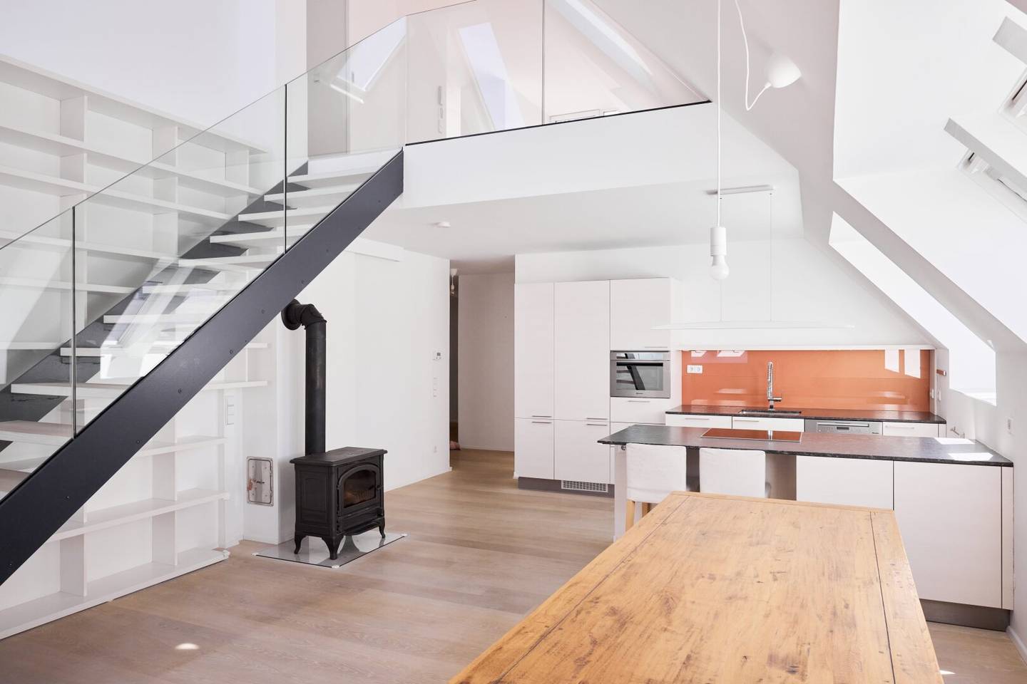 Modern 135 m² roof terrace maisonette