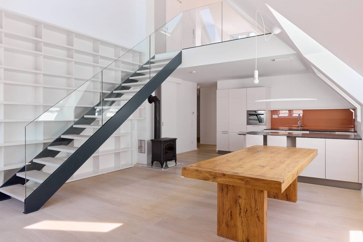 Modern 135 m² roof terrace maisonette