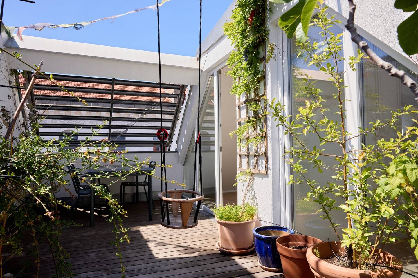 Modern 135 m² roof terrace maisonette