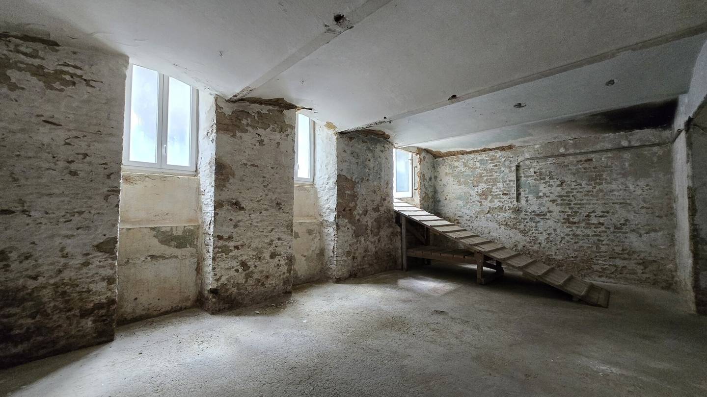 Dry storage space, 1 large room