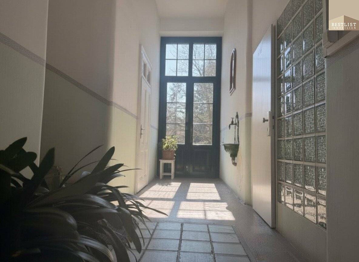 Charming townhouse in Baden, quiet location with large garden and development potential