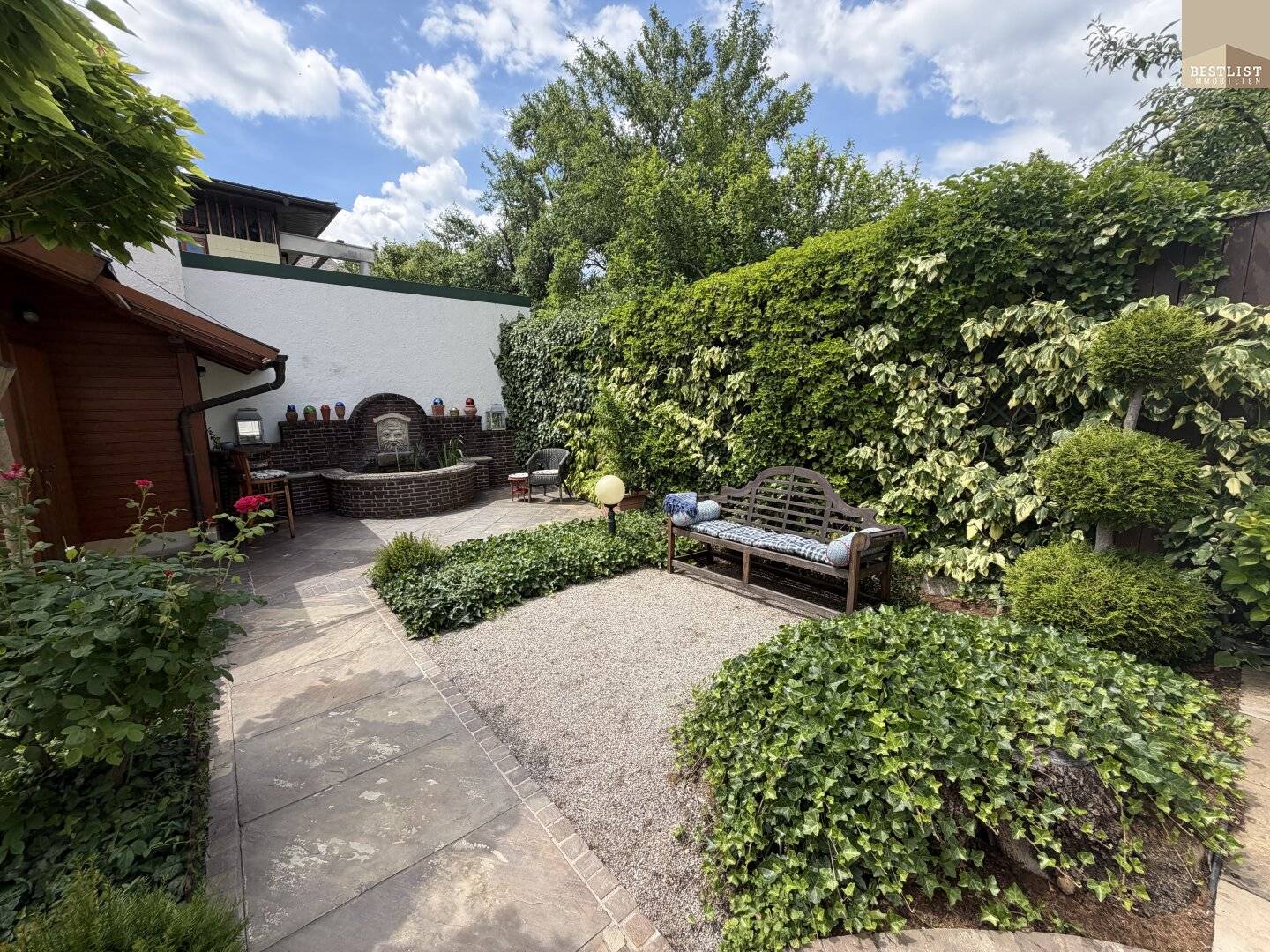 Sun and shady spots in your own garden? Here you get them!