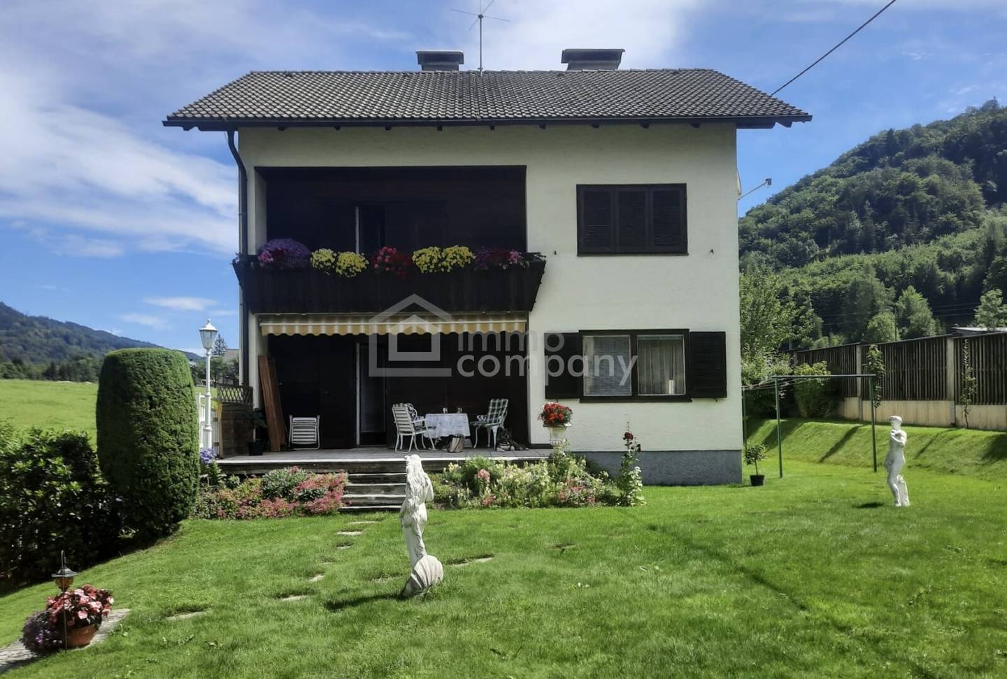Einfamilienhaus in Koppl nahe Salzburg mit Balkon und Garten