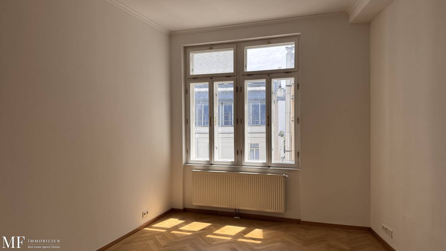 Large apartment 196 m², 5 rooms, balcony, 2 bathrooms