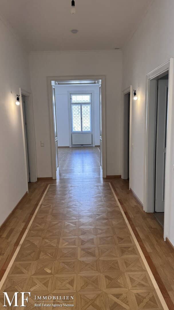 Large apartment 196 m², 5 rooms, balcony, 2 bathrooms