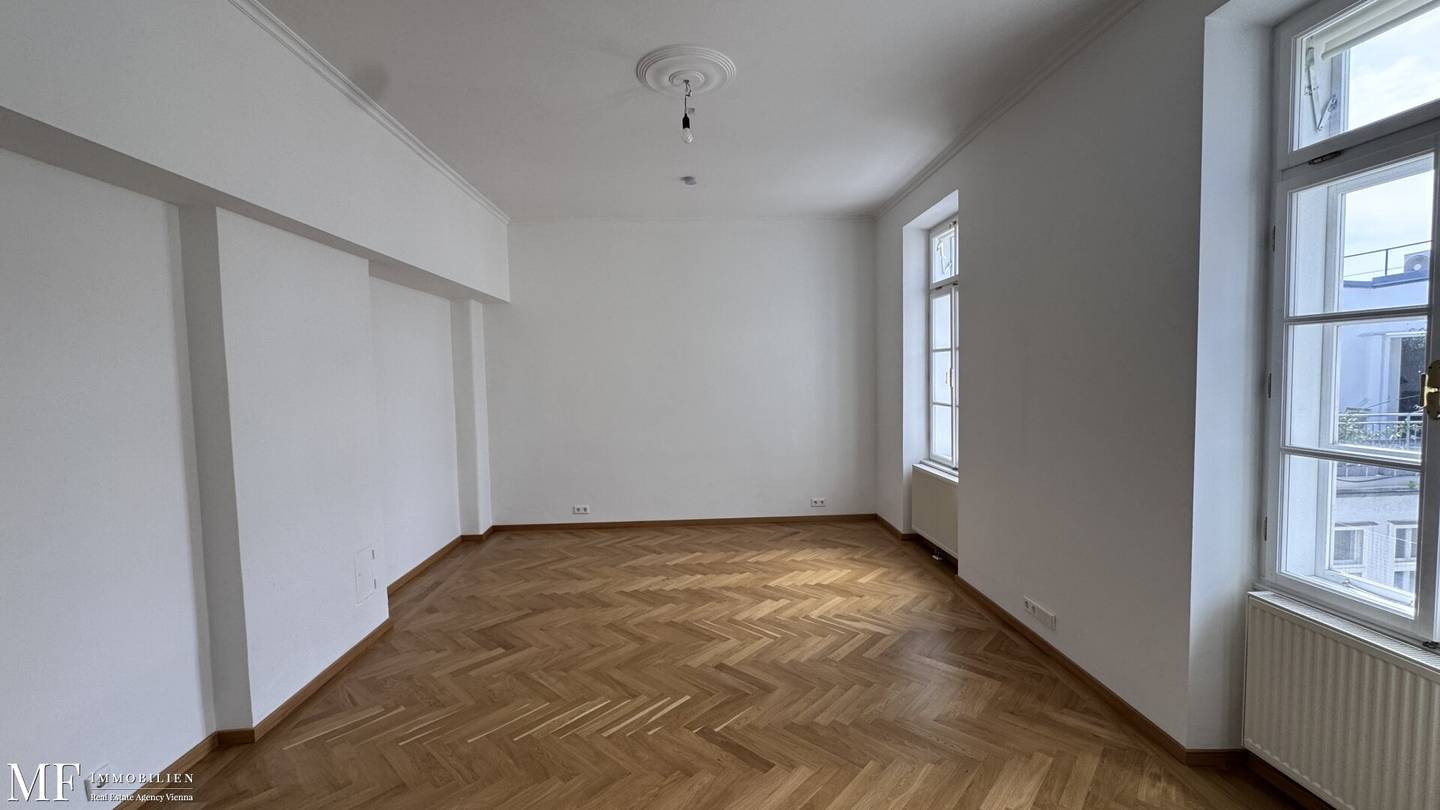 Large apartment 196 m², 5 rooms, balcony, 2 bathrooms
