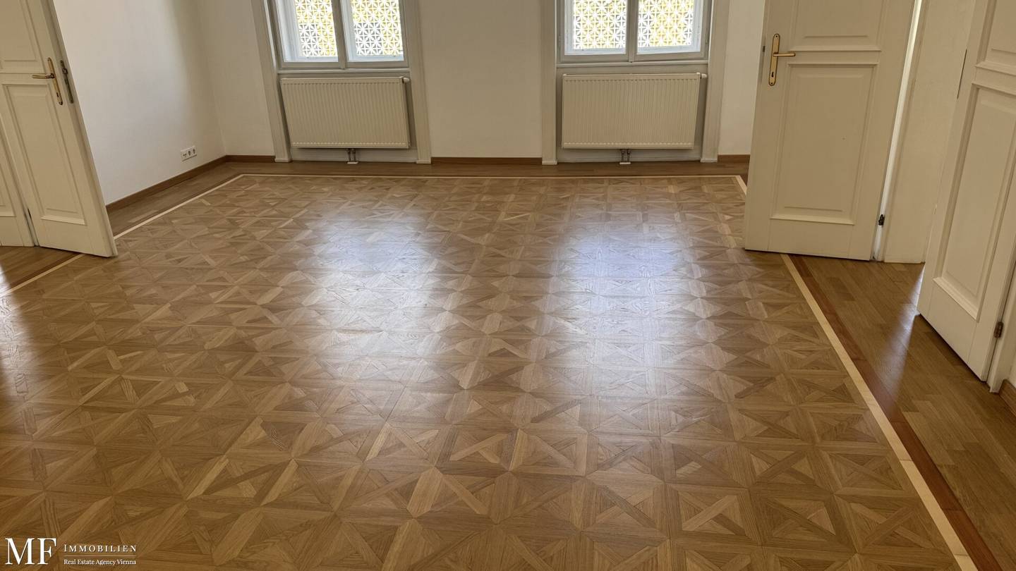 Large apartment 196 m², 5 rooms, balcony, 2 bathrooms