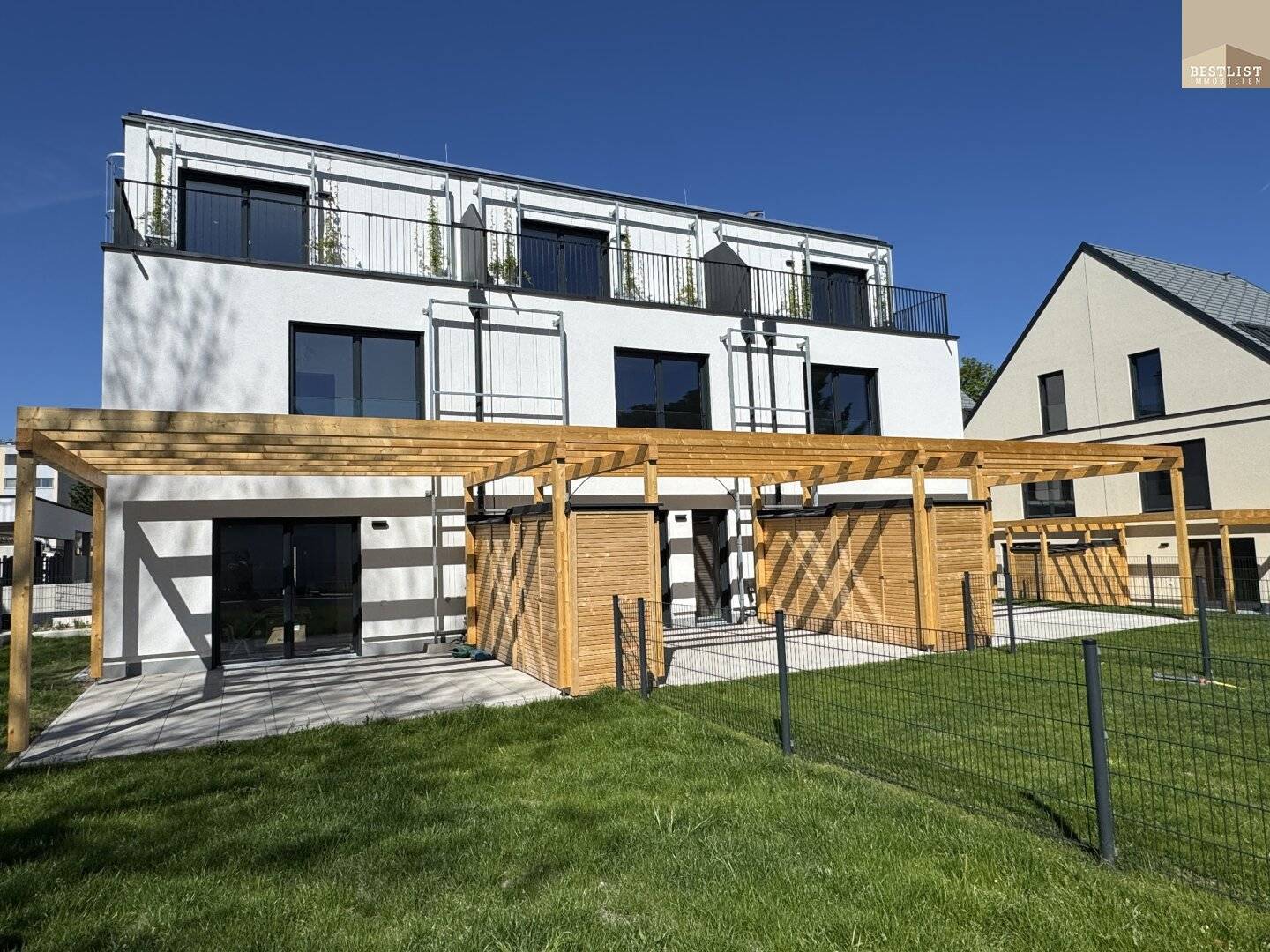 SAVE 5% NOW Modern semi-detached house with garden in Maria Enzersdorf