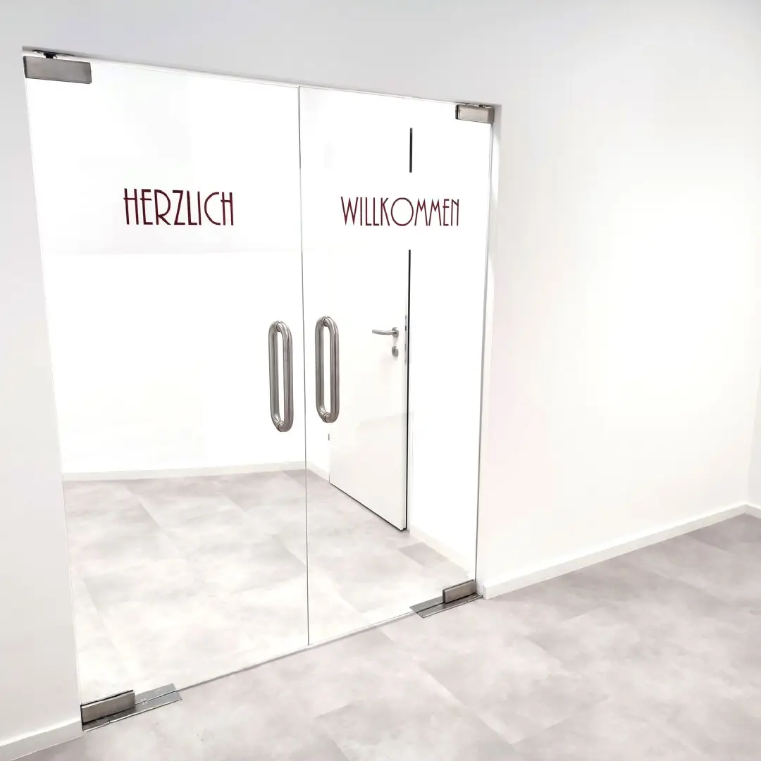Top renovated - Retail space/Practice/Office/Studio with outdoor area