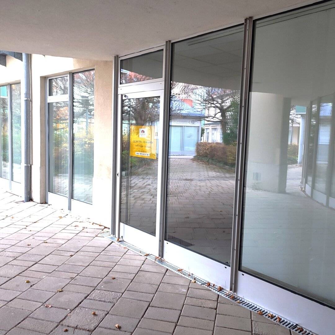 Topsaniert - Geschäftslokal/Praxis/Büro/Atelier mit Freifläche