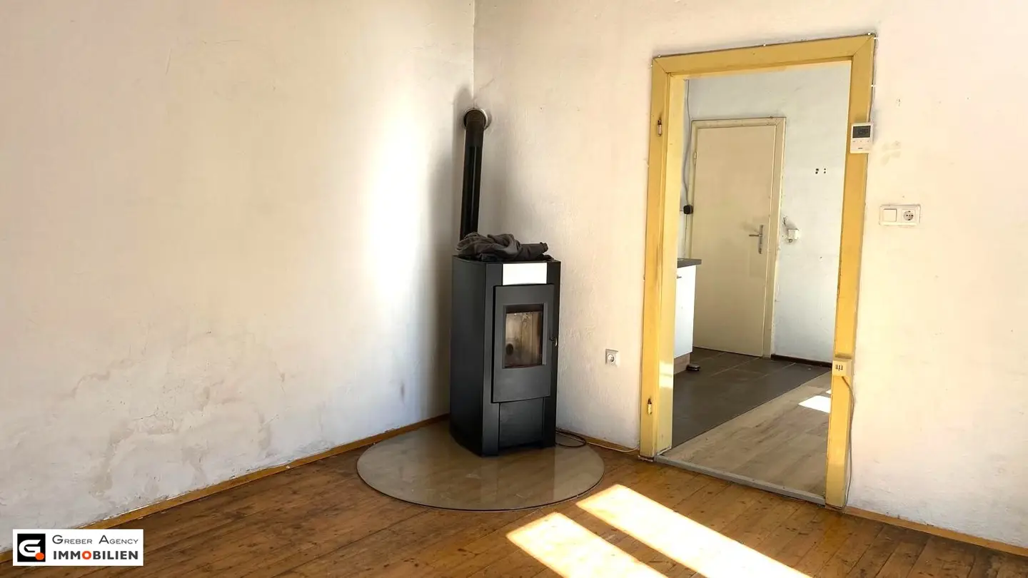 Ancient farmhouse still preserved in its original condition with great potential at a mini price