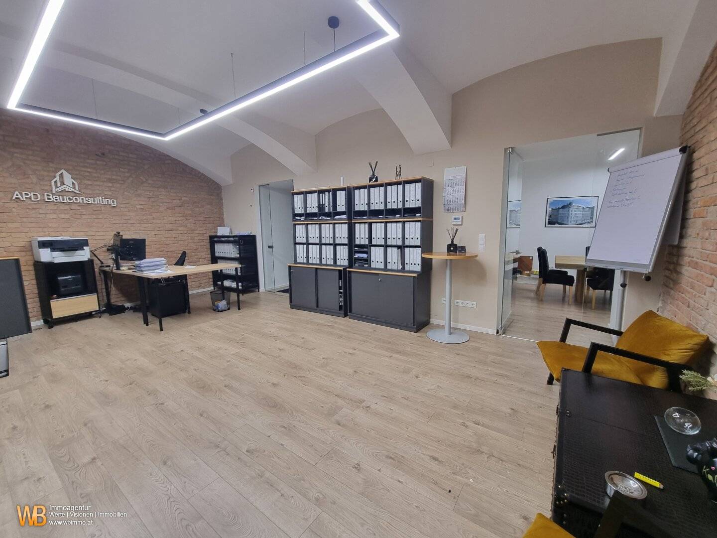 Prime location Berggasse! Modern office with 3 entrances!