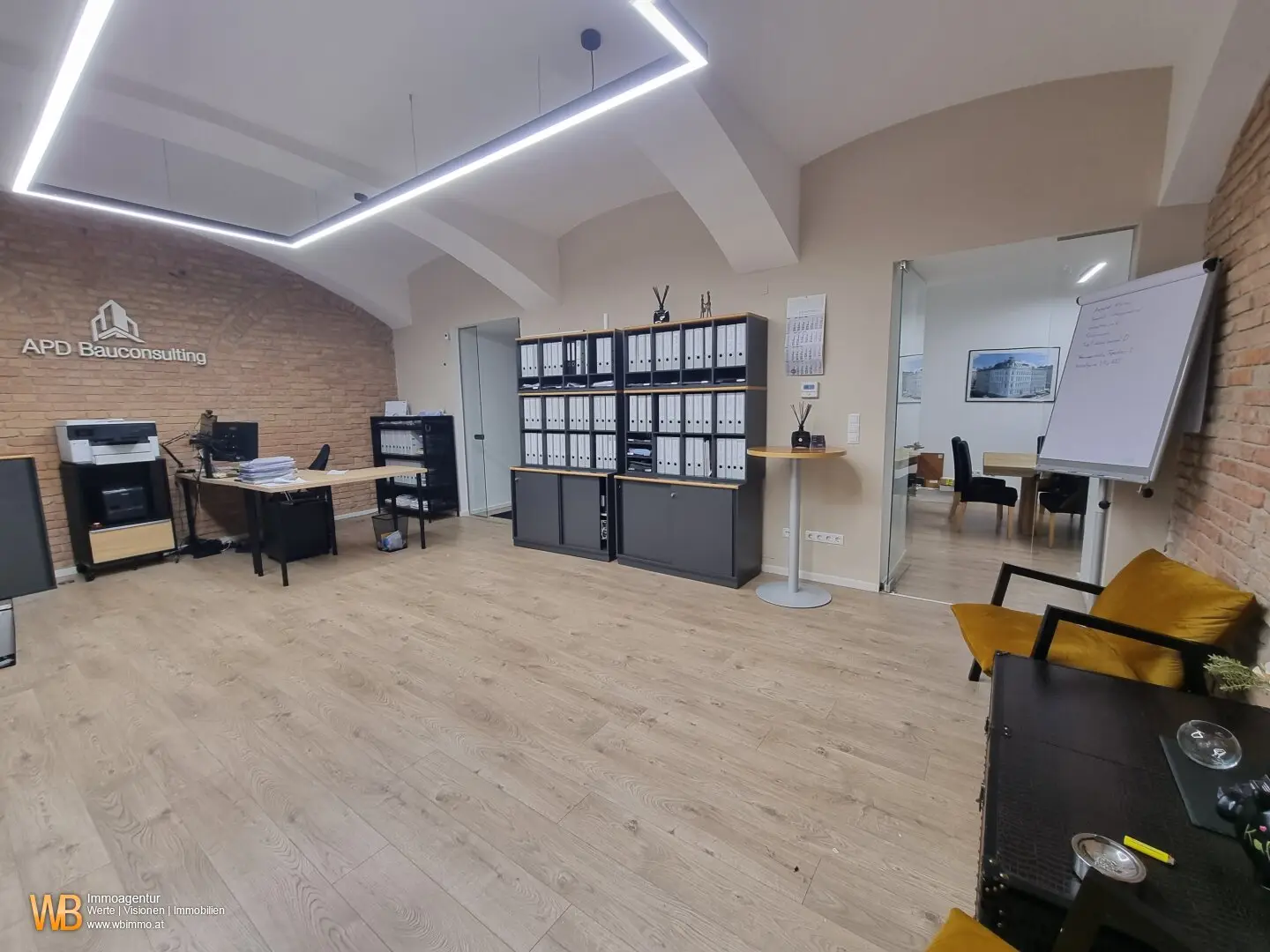 Prime location Berggasse! Modern office with 3 entrances!