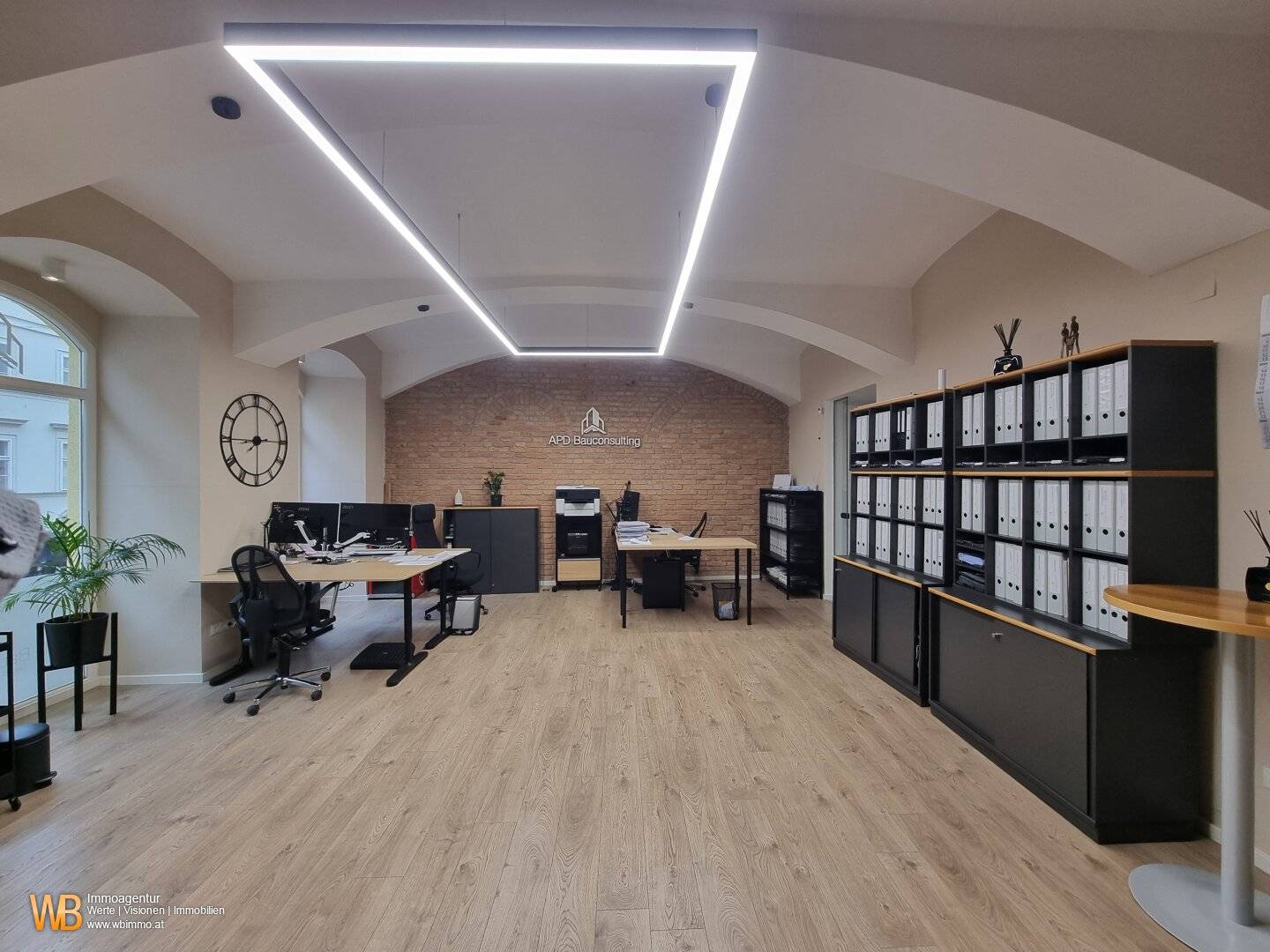 Prime location Berggasse! Modern office with 3 entrances!