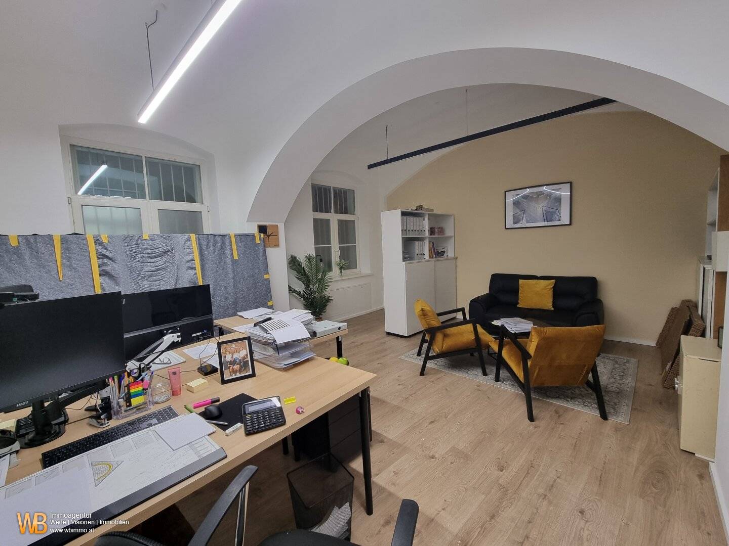 Prime location Berggasse! Modern office with 3 entrances!