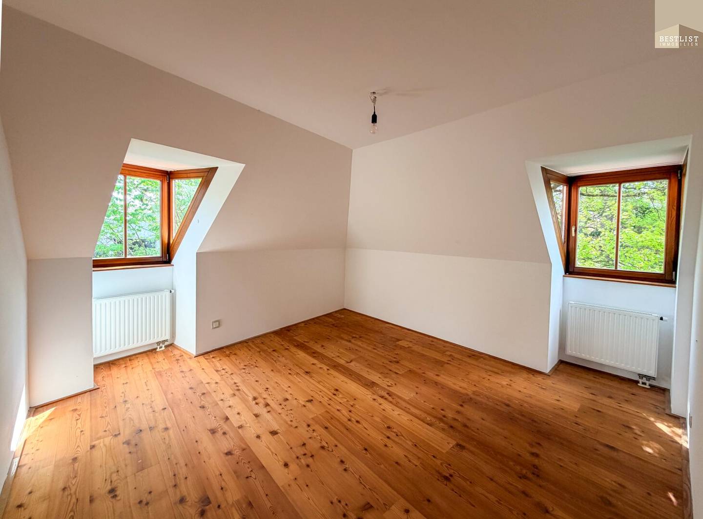 TOP LAGE - Charmante Dachgeschosswohnung in Baden