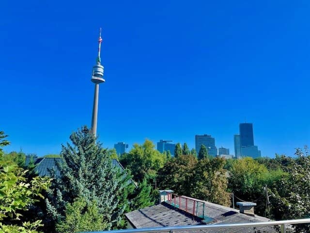 MIETOBJEKT- Wunderschönes REIHECK-Haus mit herrlichen Terrassen &amp; Garten - BRUCKHAUFEN -Nähe Donauturm - Uno- City!