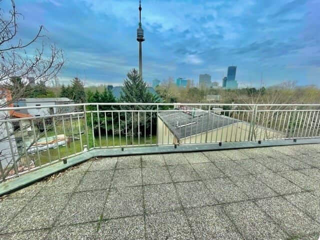 MIETOBJEKT- Wunderschönes REIHECK-Haus mit herrlichen Terrassen &amp; Garten - BRUCKHAUFEN -Nähe Donauturm - Uno- City!