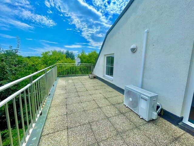 MIETOBJEKT- Wunderschönes REIHECK-Haus mit herrlichen Terrassen &amp; Garten - BRUCKHAUFEN -Nähe Donauturm - Uno- City!