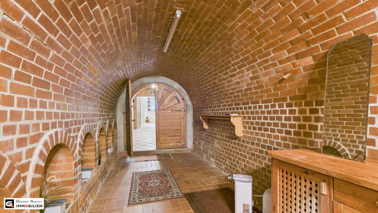 Ausgebautes Presshaus mit charmanter Kellerröhre