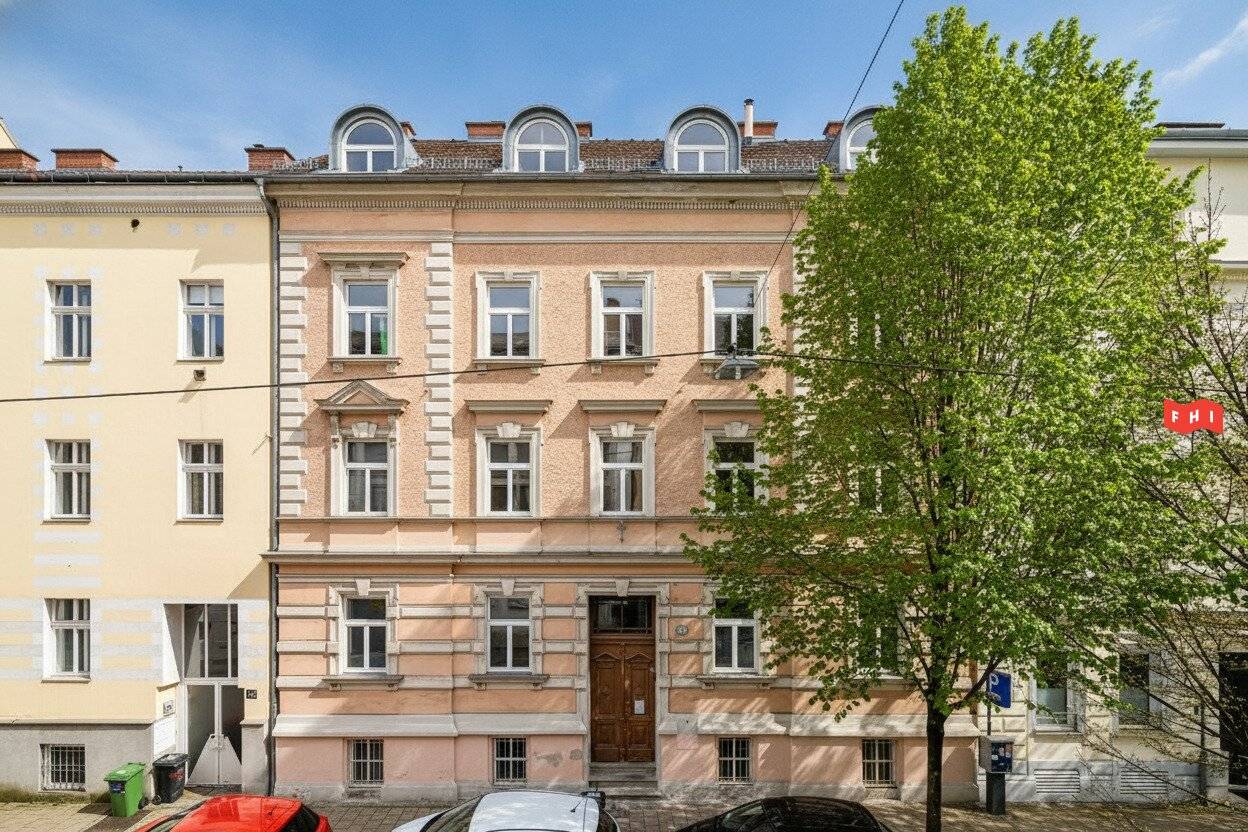 Schöne Altbau Dachgeschosswohnung mit Airbnb Potenzial