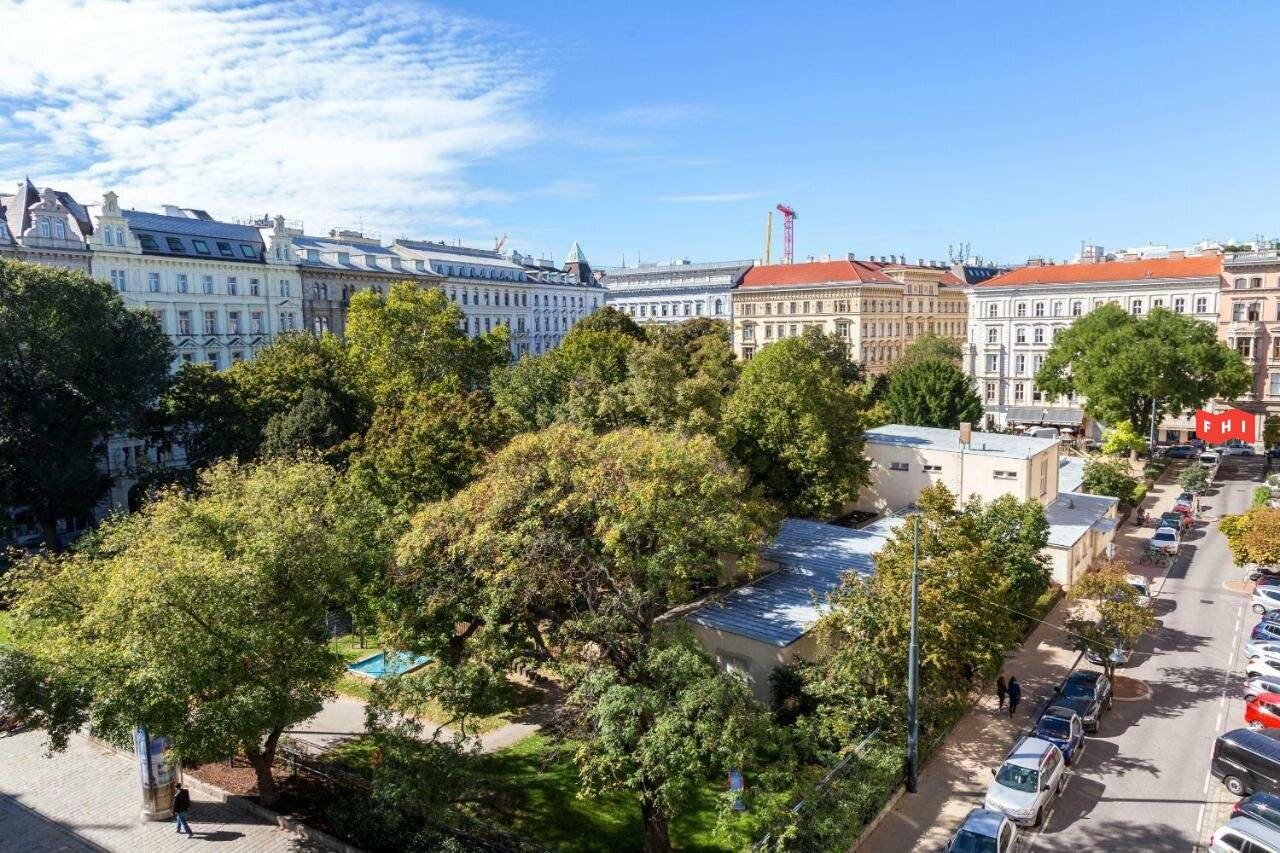Dreamlike sunny office spaces on 2 floors in the city fantastic and representative property