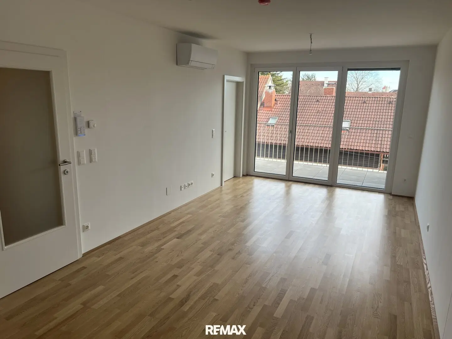 Loggia apartment in the Zehnerviertel, air conditioning, 2 rooms and first occupancy