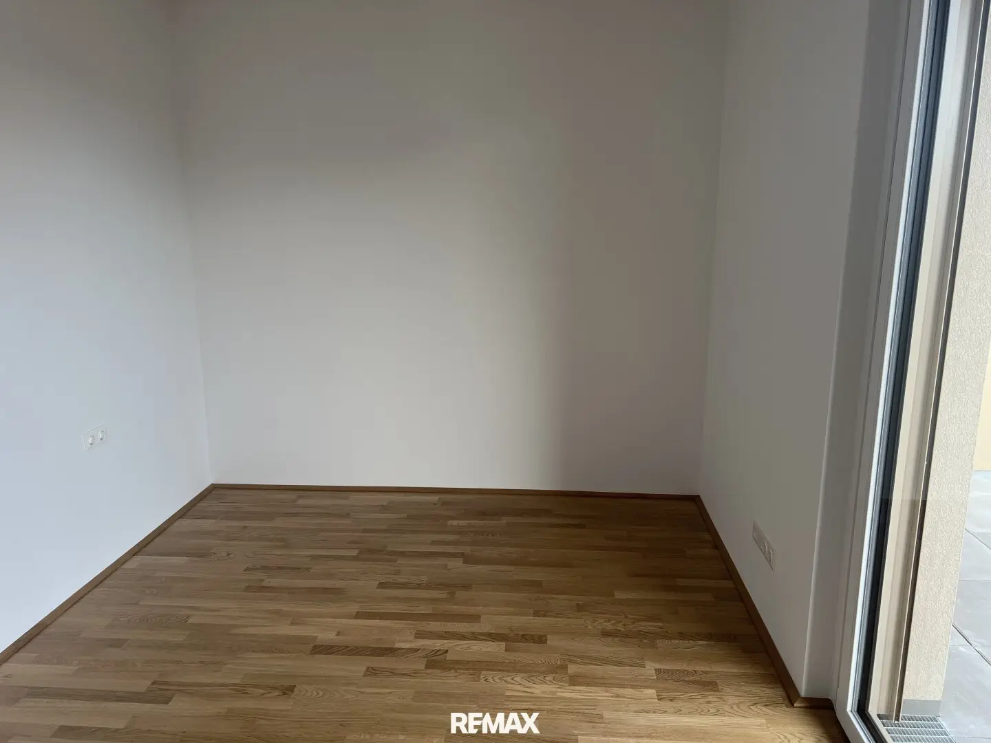 Loggia apartment in the Zehnerviertel, air conditioning, 2 rooms and first occupancy