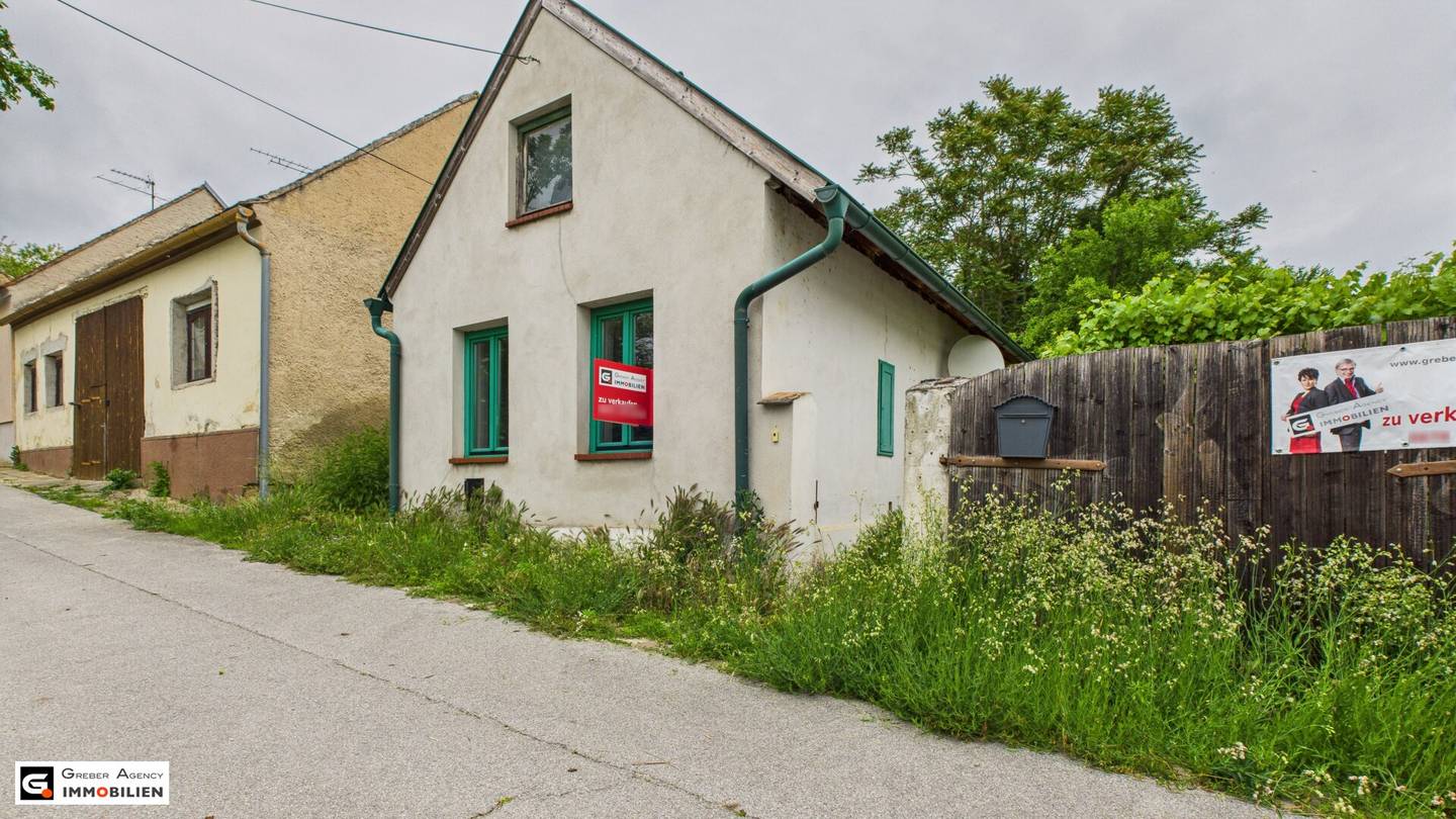 Charming farmhouse in Katzelsdorf, well kept home with garden