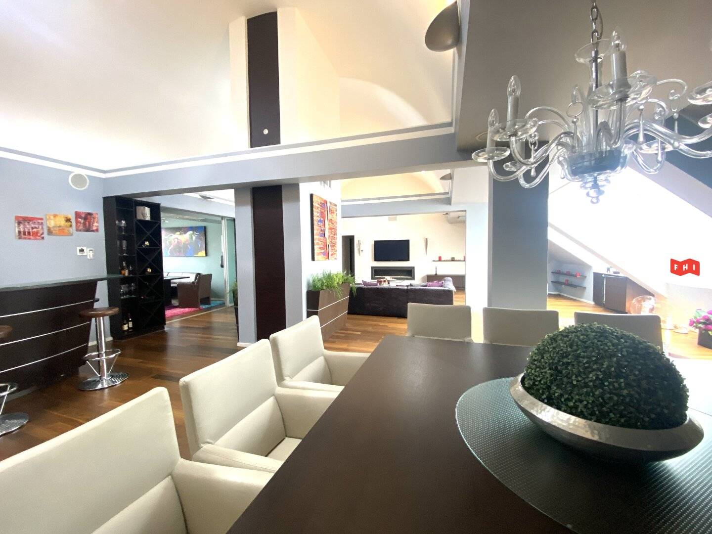Living in Paradise, furnished penthouse apartment in the Inner City, 1010 for sale