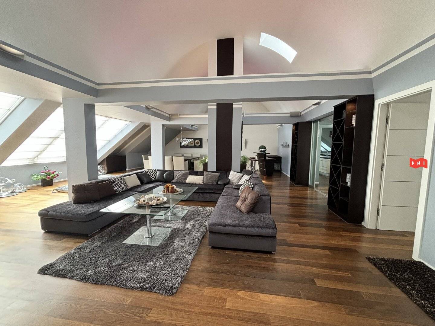 Living in Paradise, furnished penthouse apartment in the Inner City, 1010 for sale