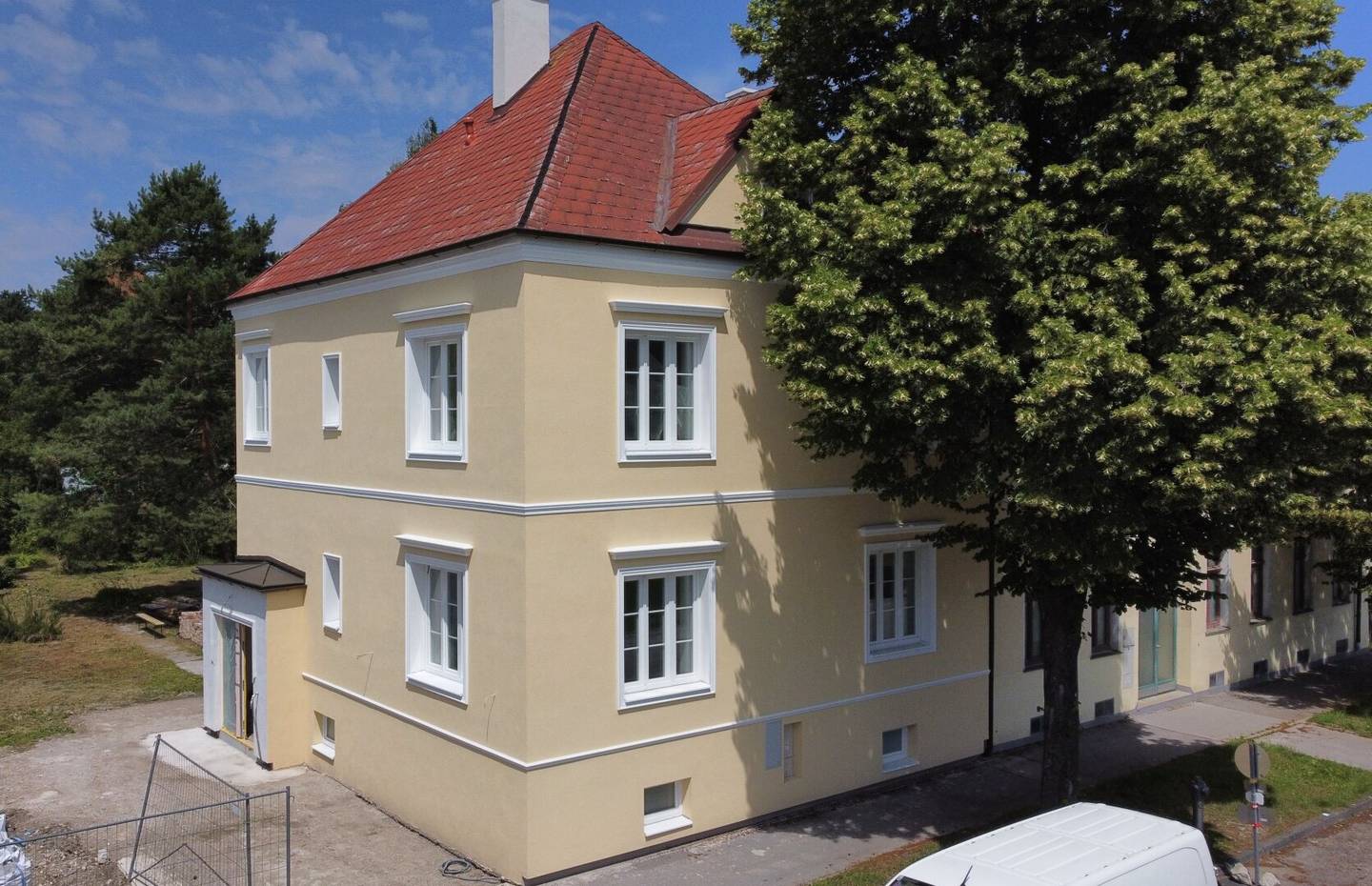 Exclusive period villa in Strebersdorf – First occupancy after comprehensive renovation