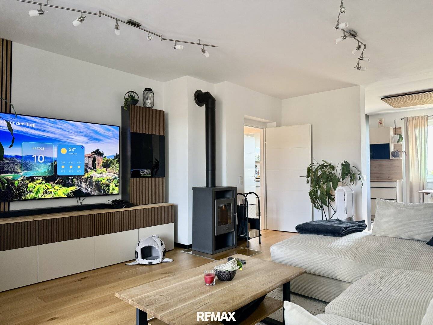 High quality renovated 3-room owner-occupied apartment with loggia and parking