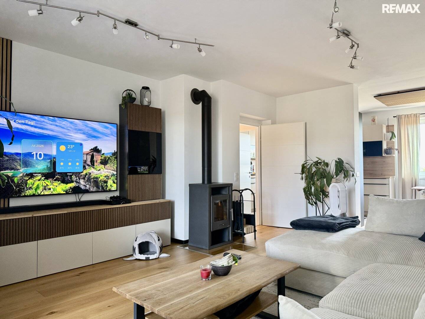 Hochwertig sanierte 3-Zimmer-Eigentumswohnung mit Loggia & Parkplatz!