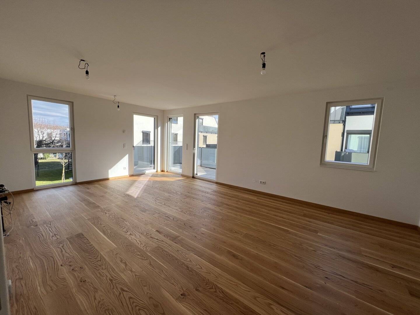 Apartment with spacious balcony overlooking greenery - heated and cooled with geothermal energy (commission-free)