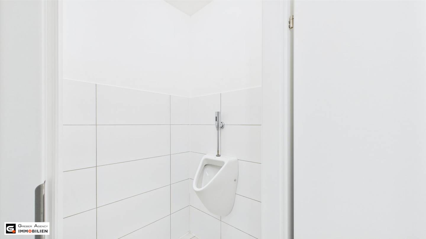 Modern office or practice space in Retz – Versatile use in a central location