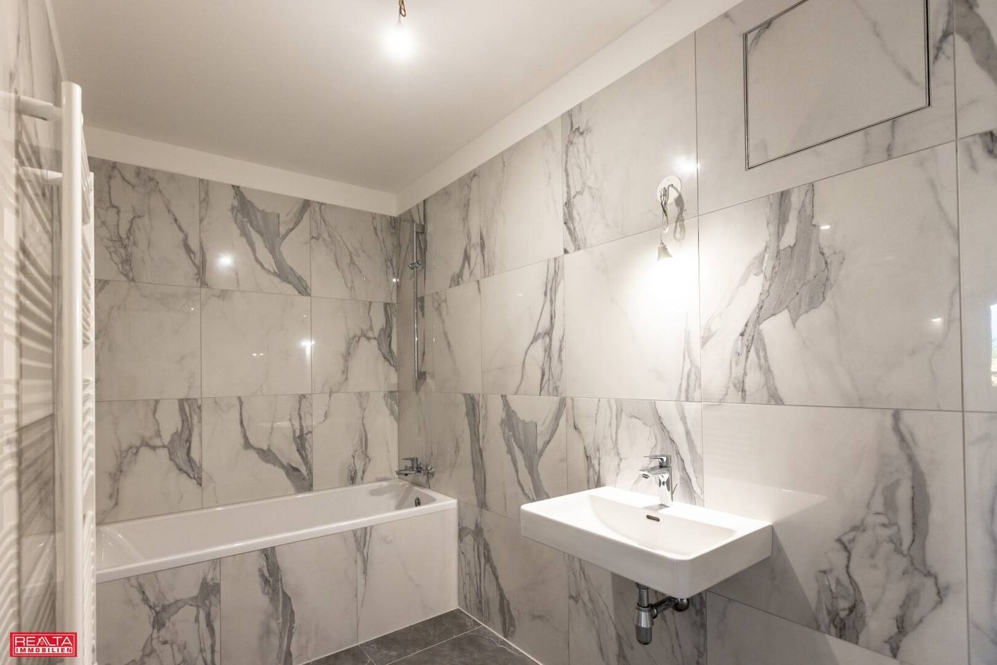 50 qm PLUS BALKON +++ ZweiZimmerWohnung mit Morgensonne