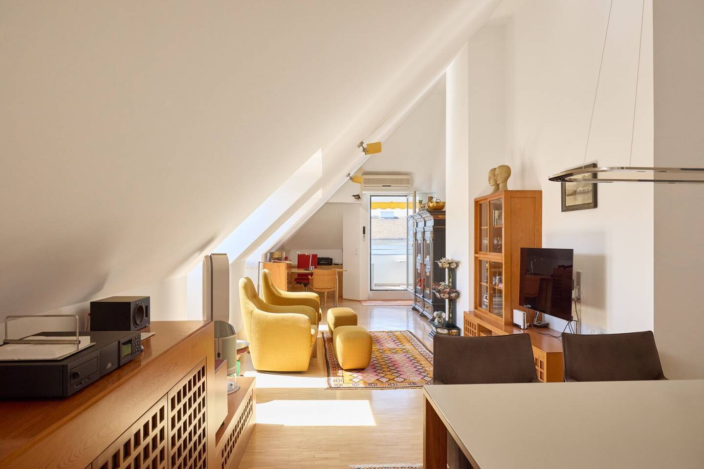 Exclusive penthouse in the 8th district – entire attic floor with terrace and optional single garage