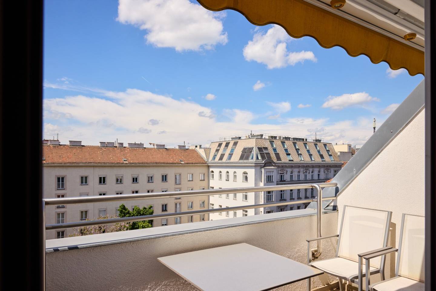 Exclusive penthouse in the 8th district – entire attic floor with terrace and optional single garage