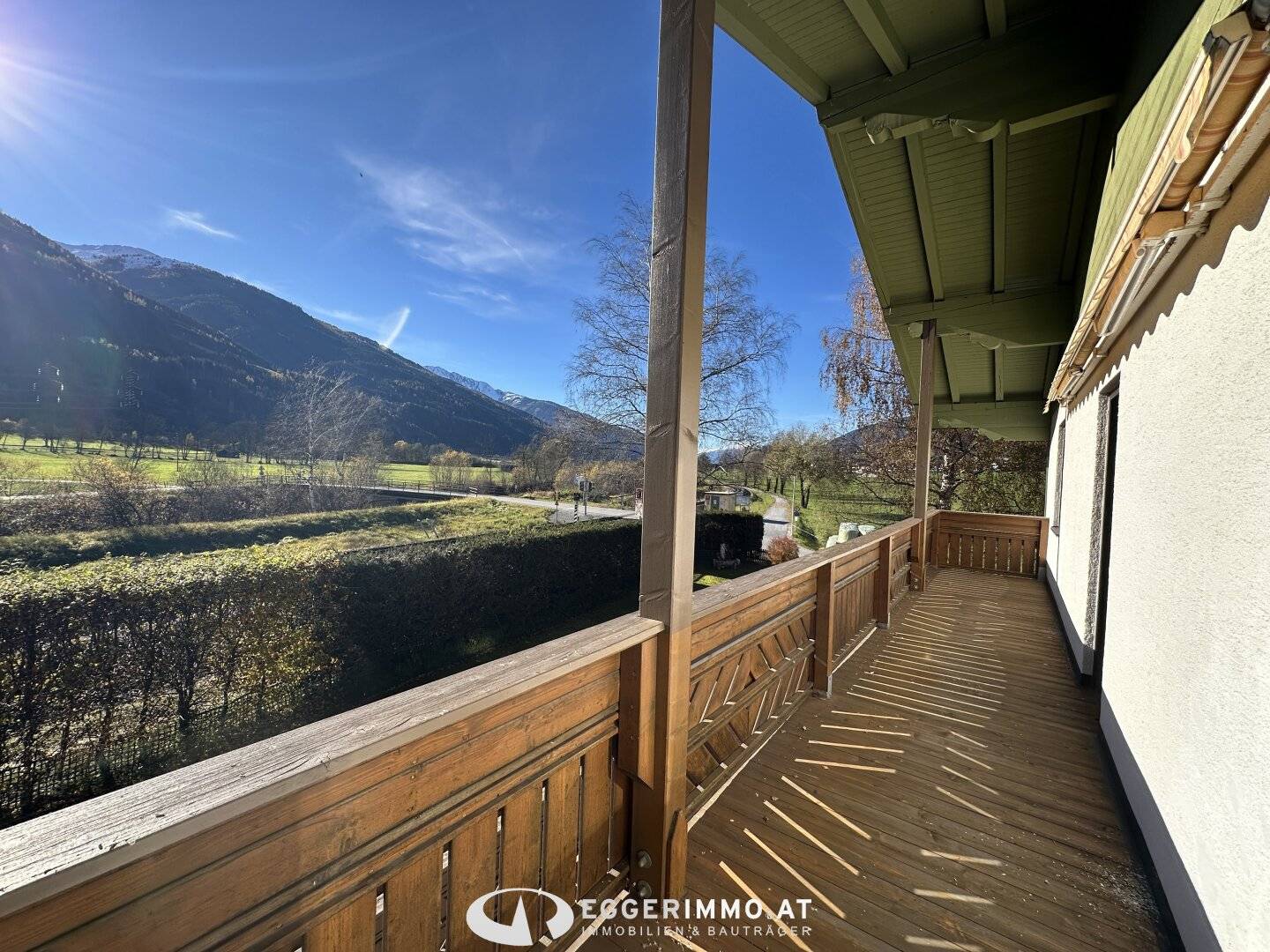 Niedernsill - Spacious 4-room apartment with garden and balcony in two-family house for sale
