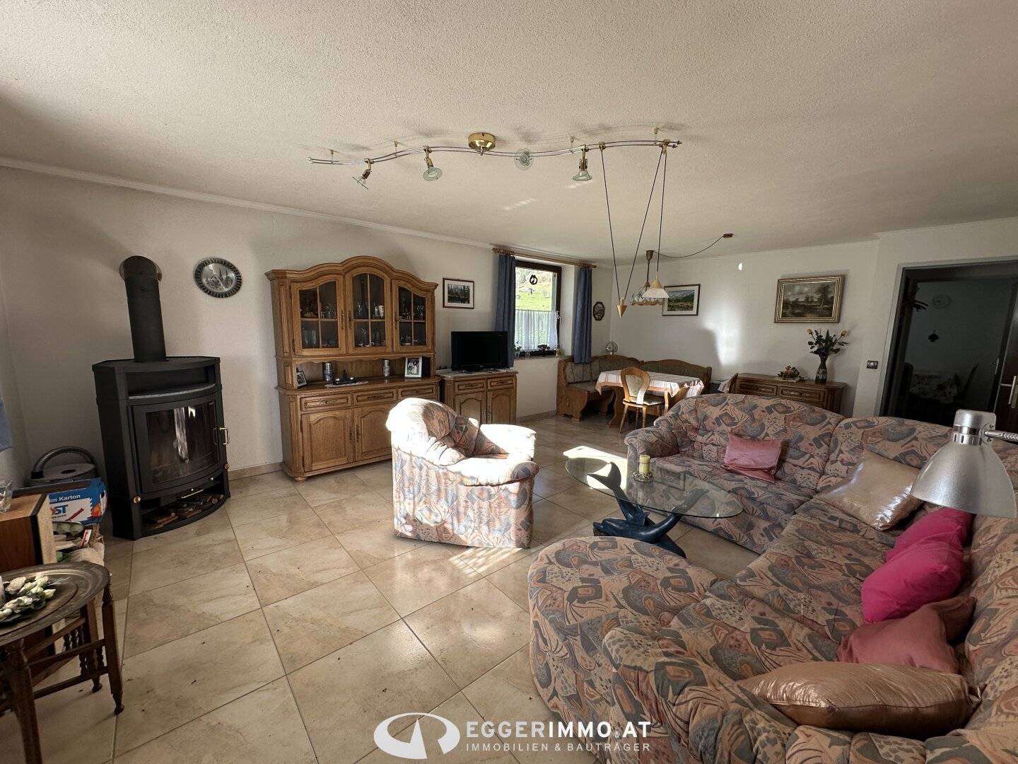 Niedernsill - Spacious 4-room apartment with garden and balcony in two-family house for sale