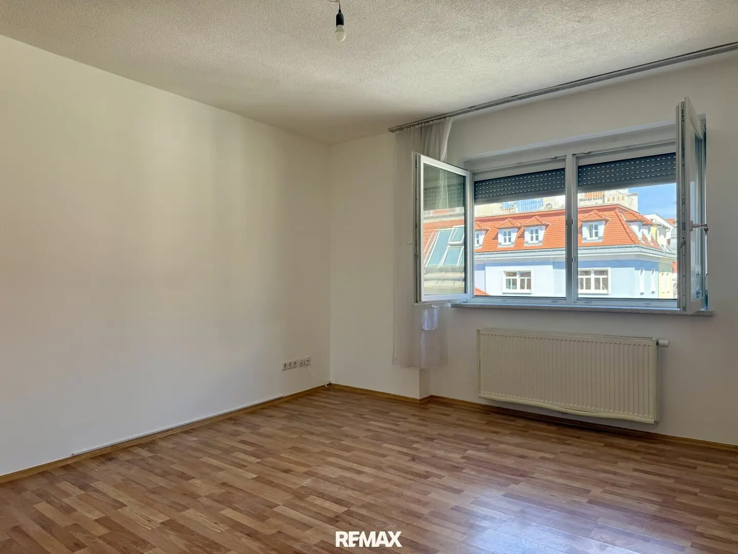 Domblick – bright 3-room apartment approx. 82 m² living space including rentable parking space for sale