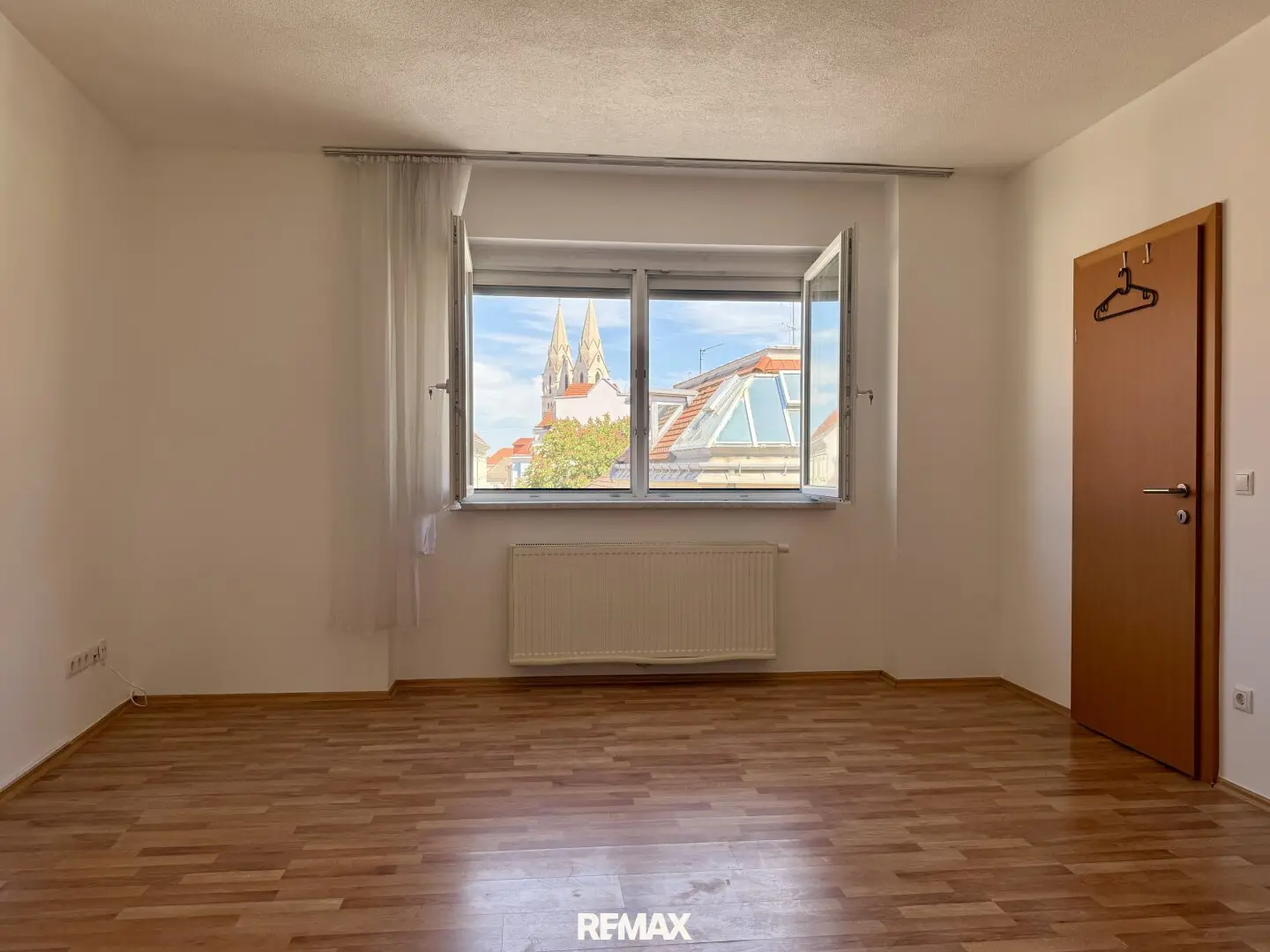 Domblick – bright 3-room apartment approx. 82 m² living space including rentable parking space for sale