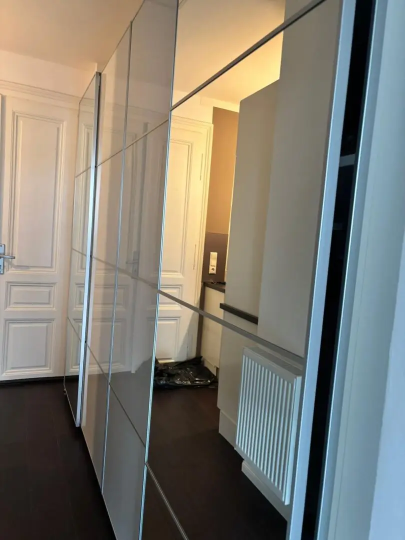 Bright fully renovated old building apartment on 4th floor with elevator near Wiedner Hauptstraße