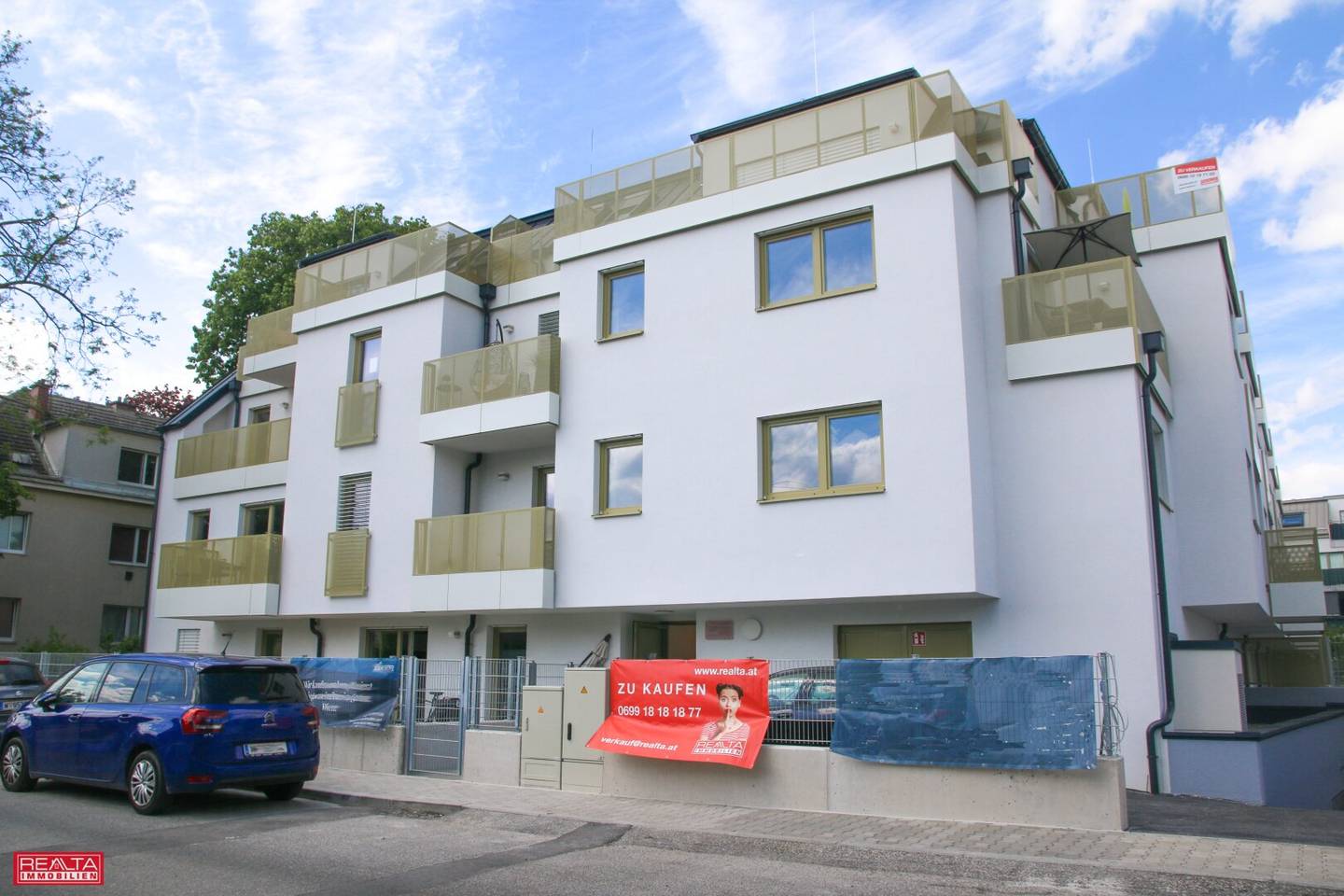 4-room retreat with 2 balconies +++ oriented to the west (courtyard)
